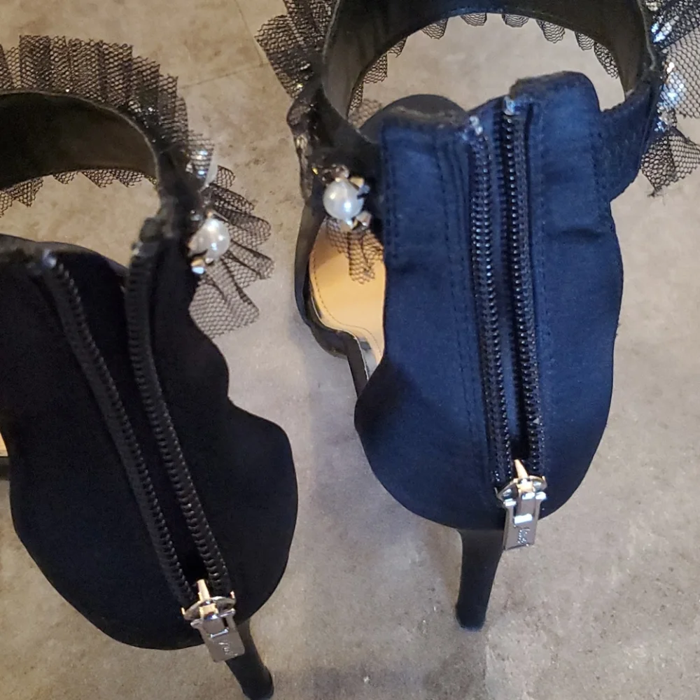 Badgley mischka jewel black heels sz 8.5